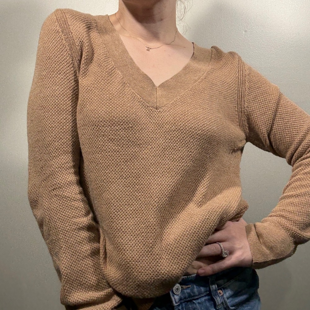 GAP Womens V Neck Long Sleeve Knit Sweater Lightweight‎ Beige Size M